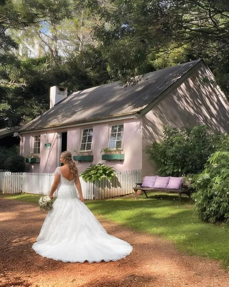 The Romantic Pink English Cottage At Tamborine Mountain 0*, Mount Tamborine